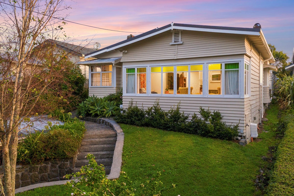 32 Ellerton Road, Mount Eden, Auckland - Carousel 1