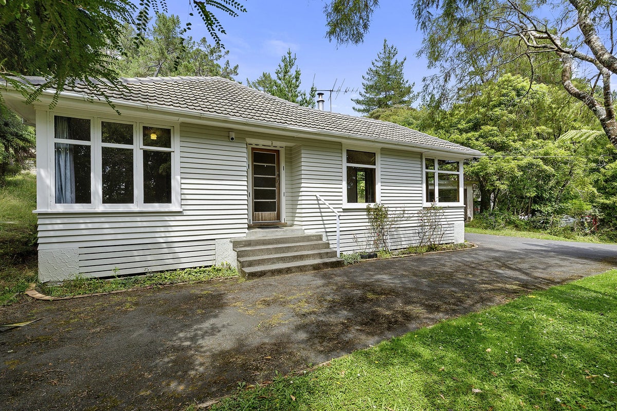 36 Hine Road, Wainuiomata, Lower Hutt - Carousel 1