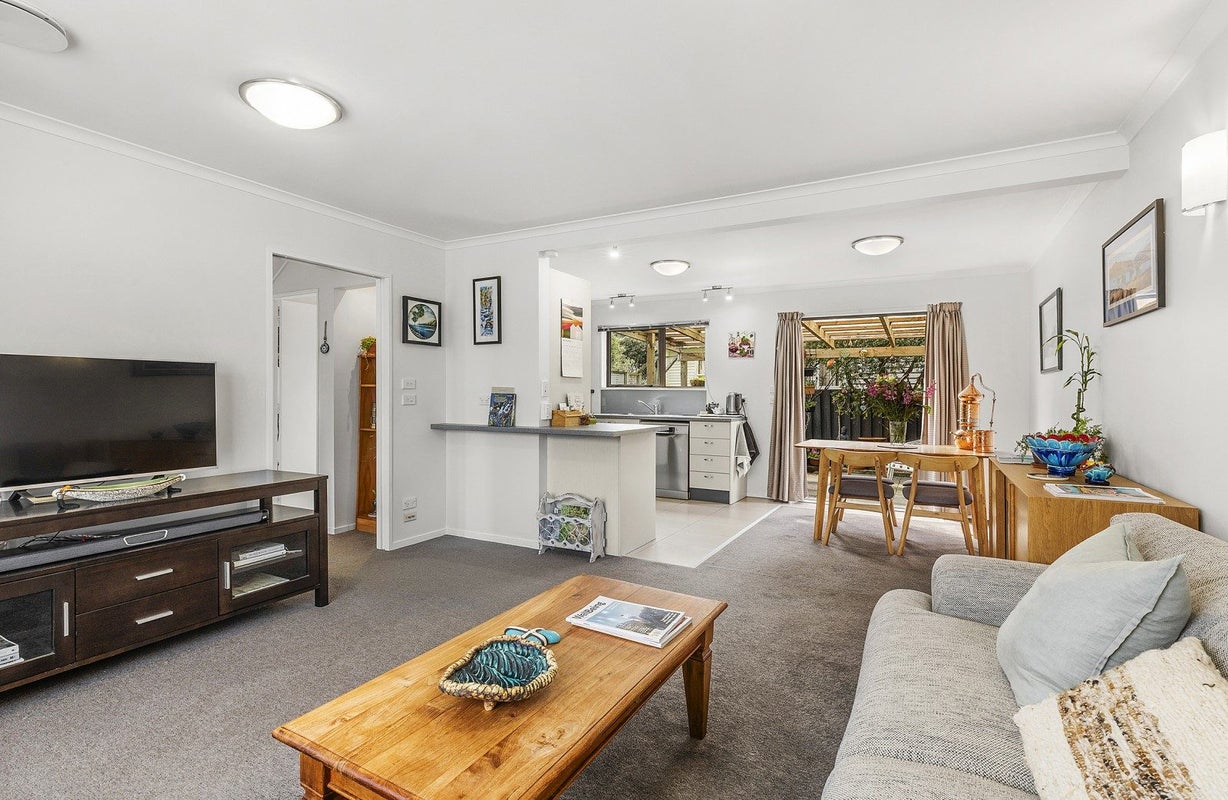 2/4 Ellesmere Avenue, Miramar, Wellington, Wellington - Carousel 1