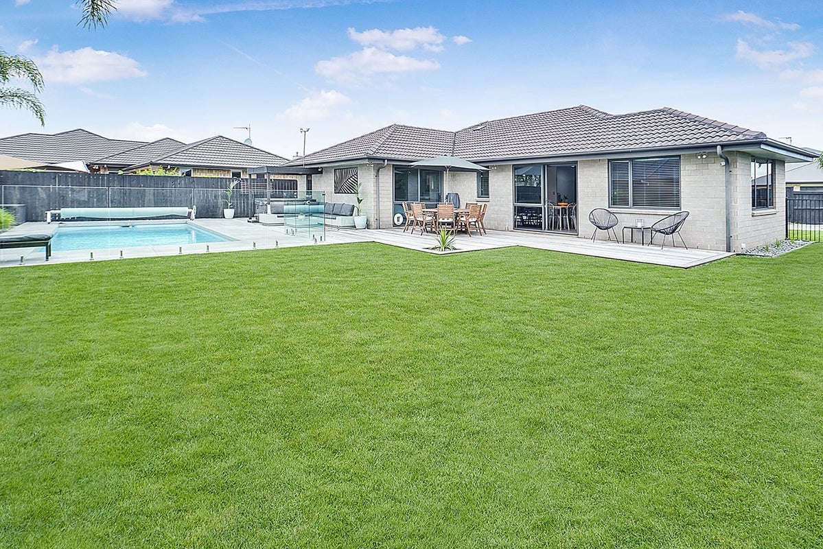 13 Foxbury Court, Rototuna North, Hamilton - Carousel 1