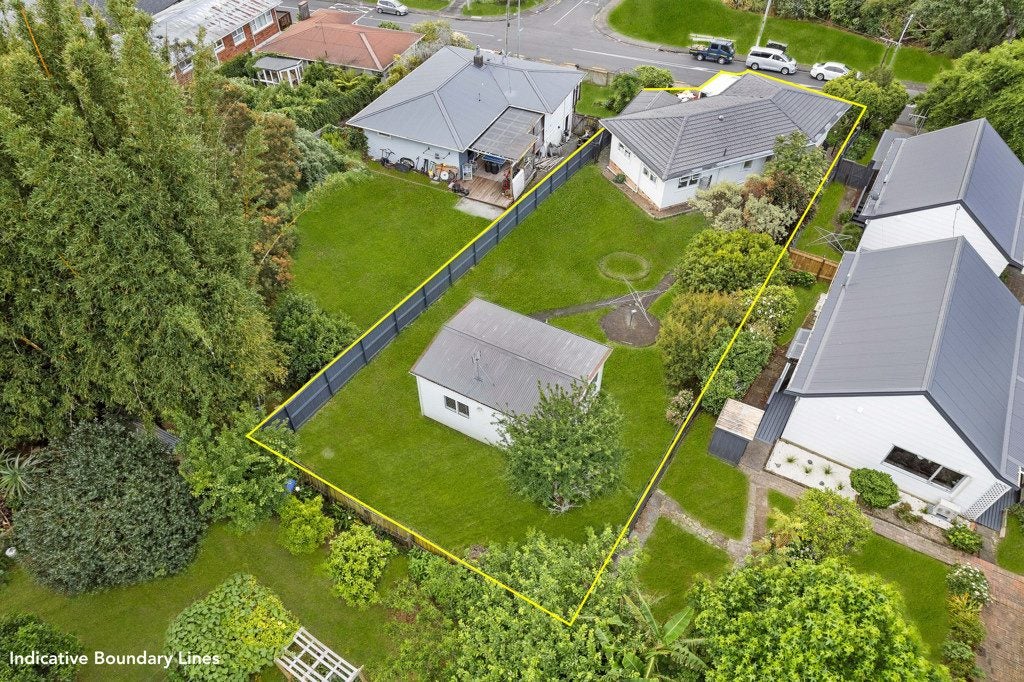 74 Vodanovich Road, Te Atatu South, Waitakere City, Auckland - Carousel 2