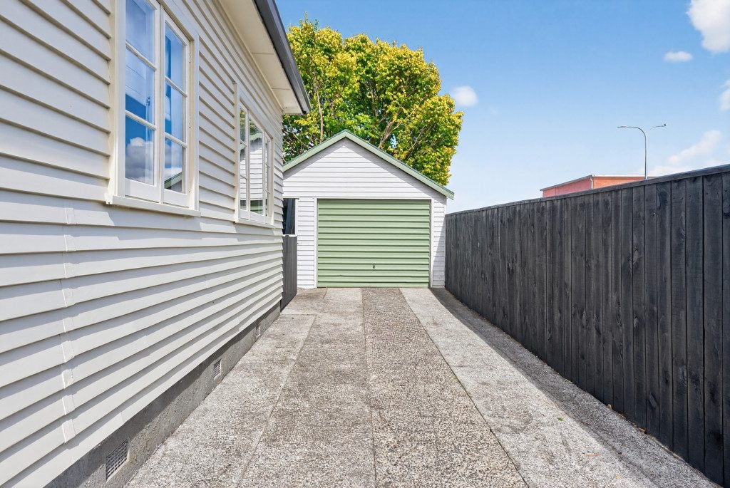 27 Whakatiki Street, Trentham, Upper Hutt - Carousel 36