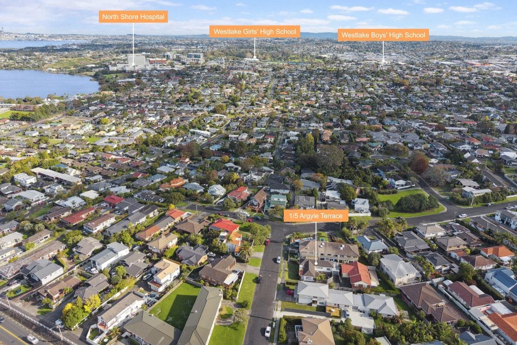 2/5 ARGYLE TCE, Milford, Auckland - Carousel 18