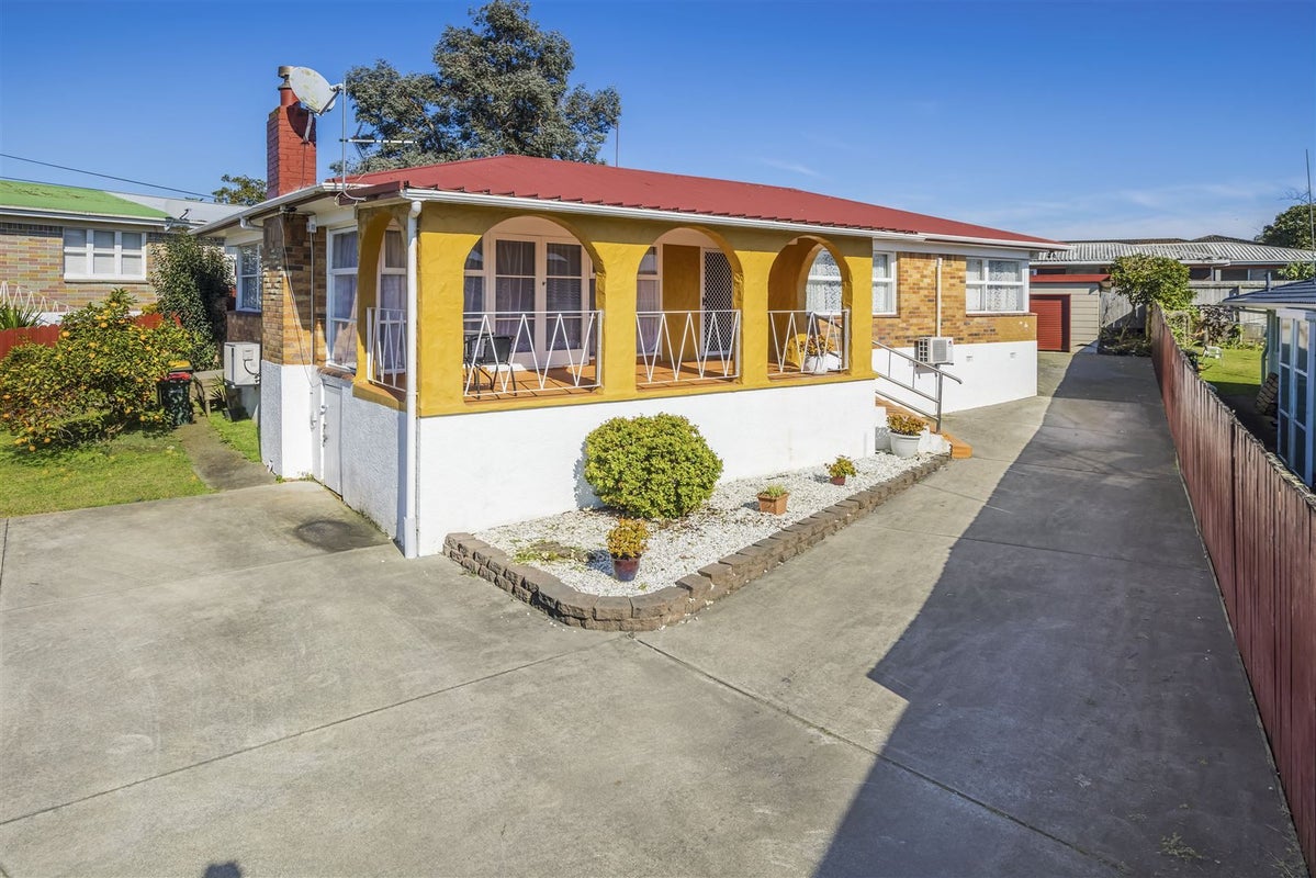 30 McKean Avenue, Manurewa, Auckland - Carousel 1