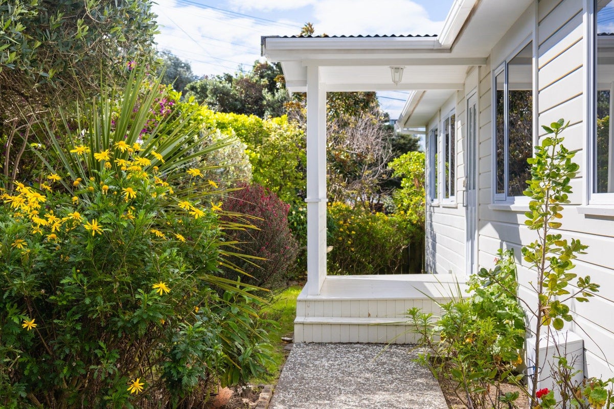 15 Bluegum Road, Paraparaumu Beach, Paraparaumu - Carousel 2