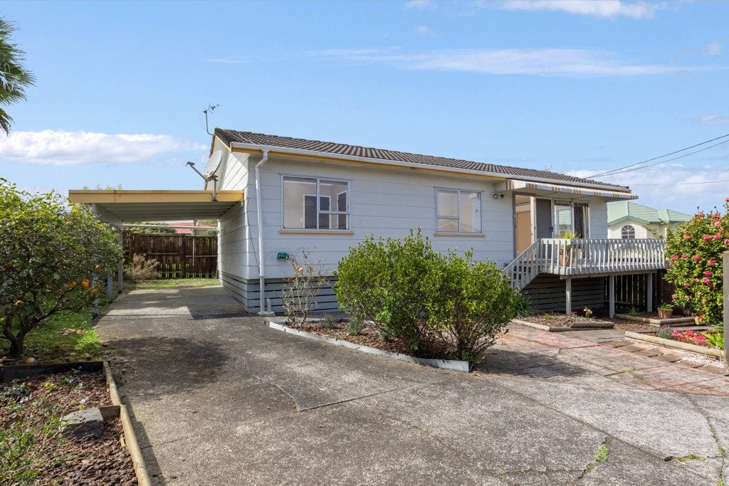 2/2B Matipo Road, Te Atatu Peninsula, Auckland - Carousel 1