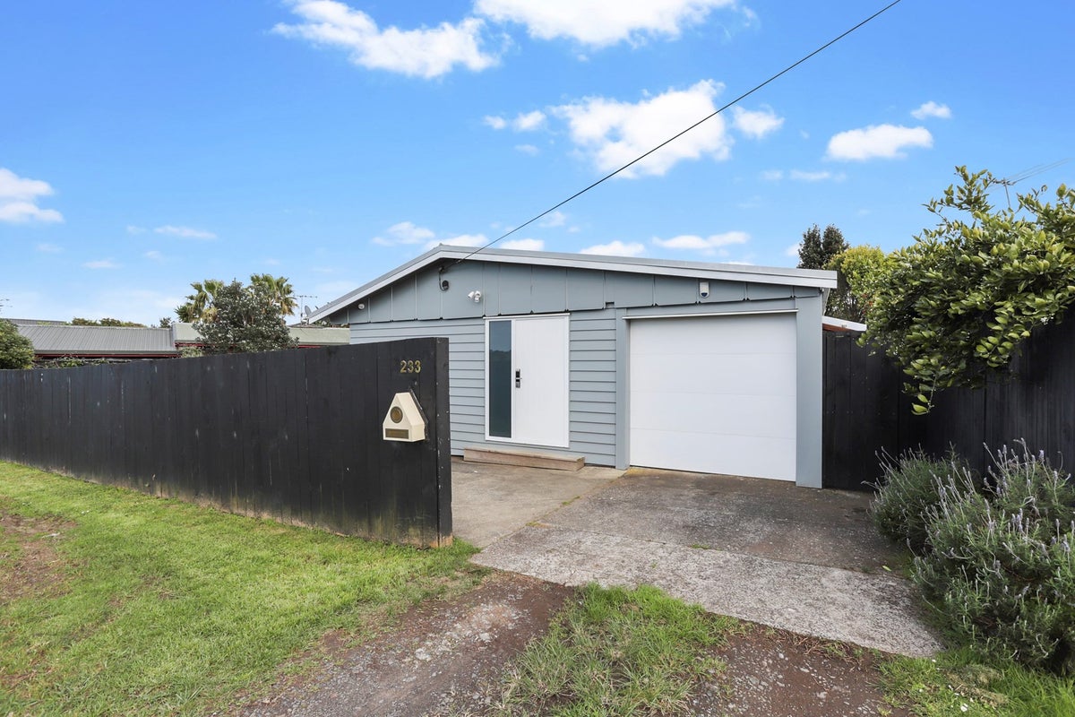 233 Metcalfe Road, Ranui, Auckland - Carousel 1