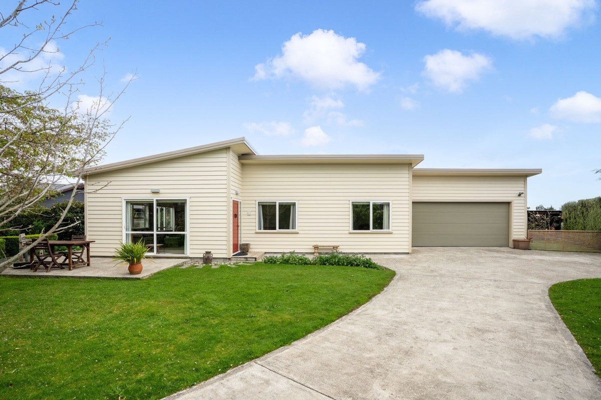 11 Gimson Street, Masterton, Masterton, Wellington - Carousel 1