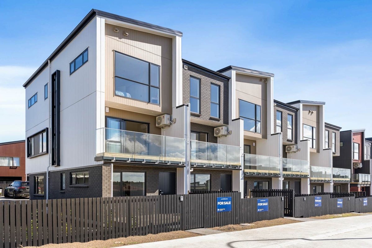 11 Papatahi Lane, Flat Bush, Auckland - Carousel 1