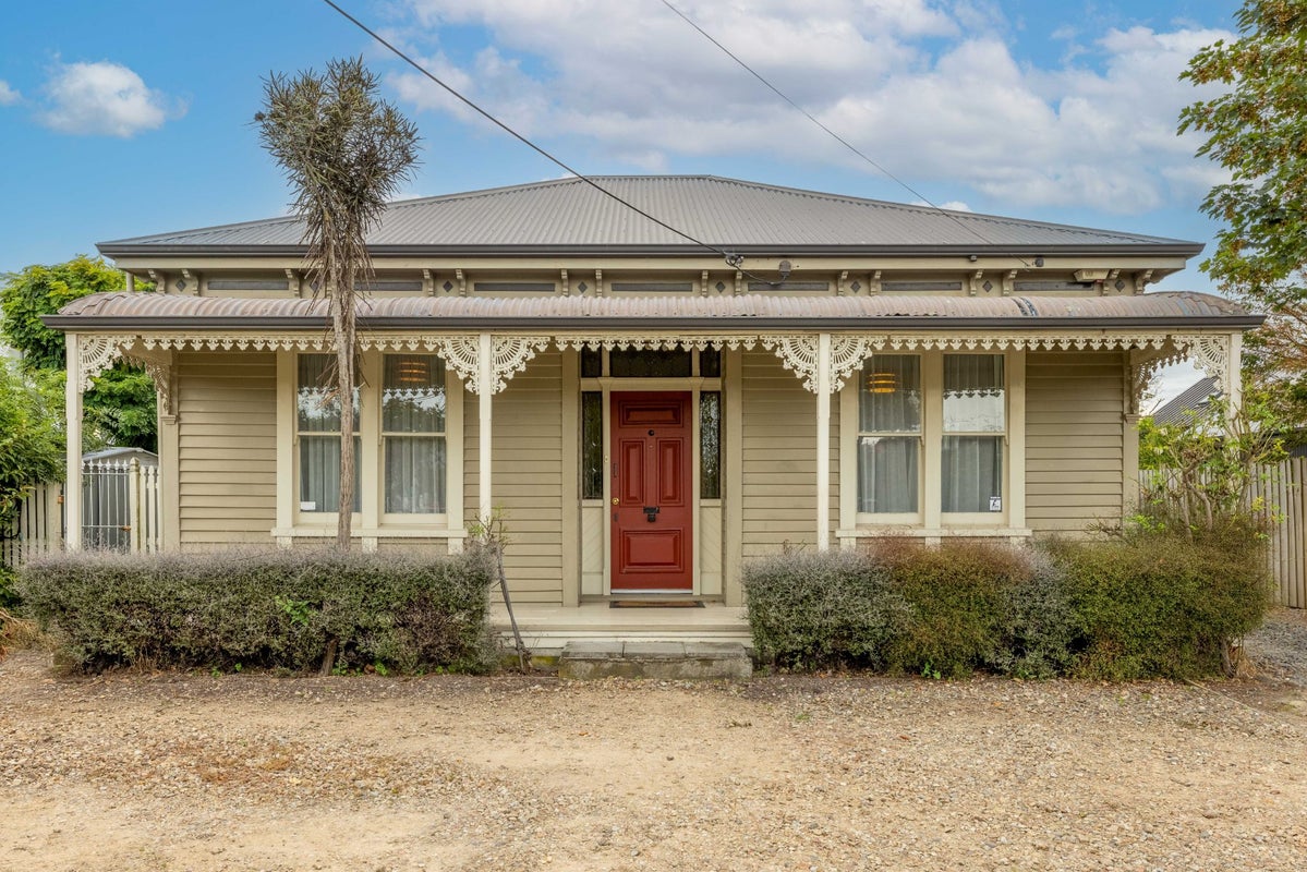 15 Champion Street, Edgeware, Christchurch - Carousel 1