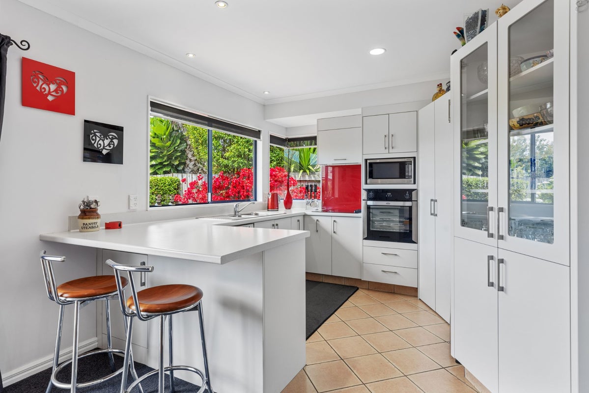 37 Beachlands Place, Papamoa Beach, Papamoa - Carousel 1