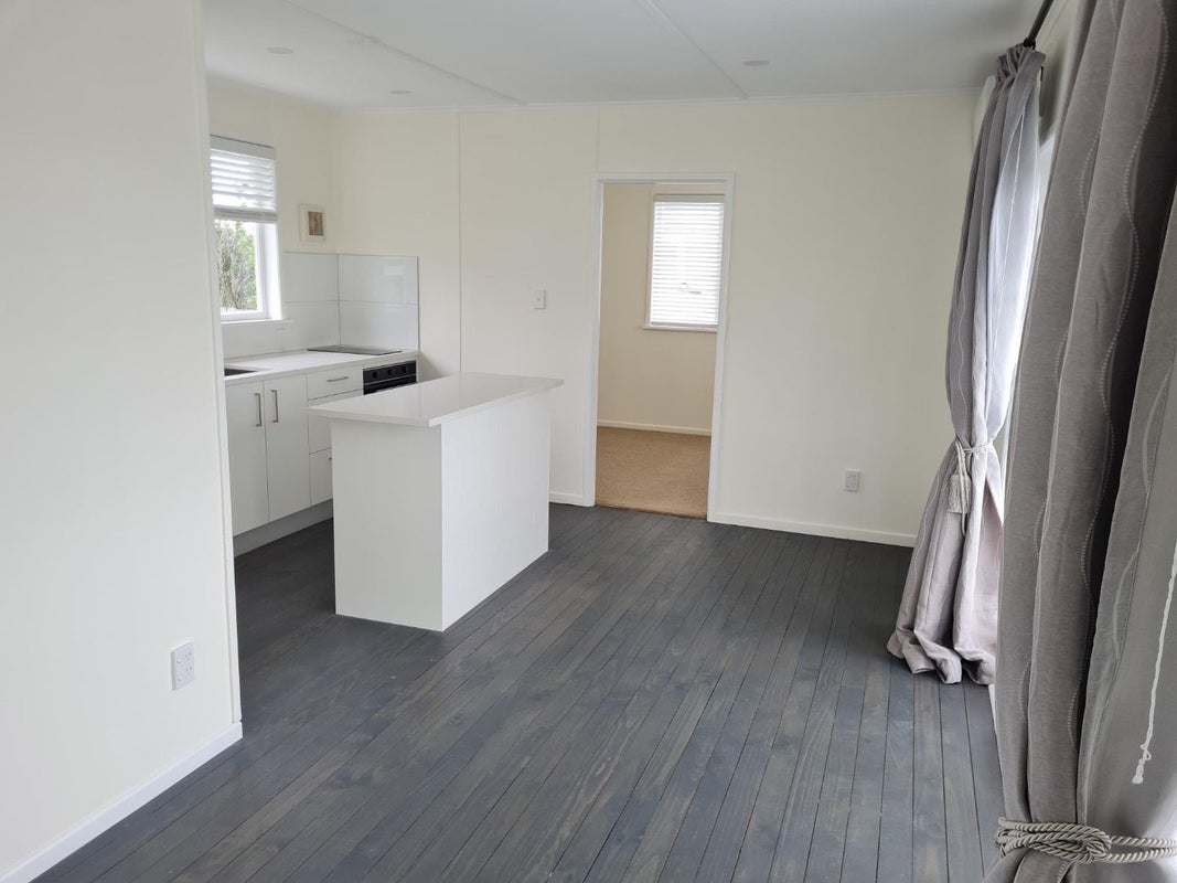 2/1341 Whangaparaoa Road, Army Bay, Whangaparaoa - Carousel 2