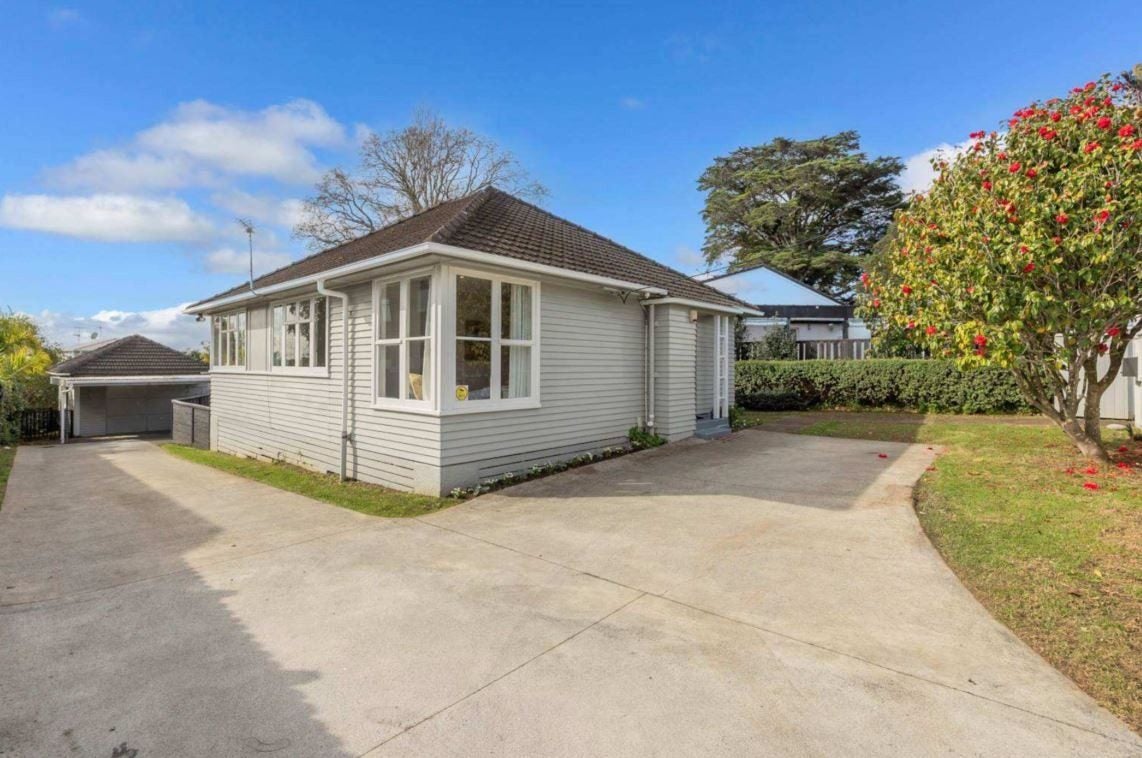 4 Exmouth Road, Northcote, Auckland - Carousel 1