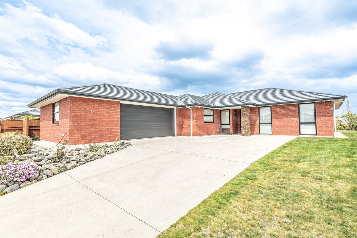 39 Magnolia Crescent, Tawhero, Whanganui - Carousel 1