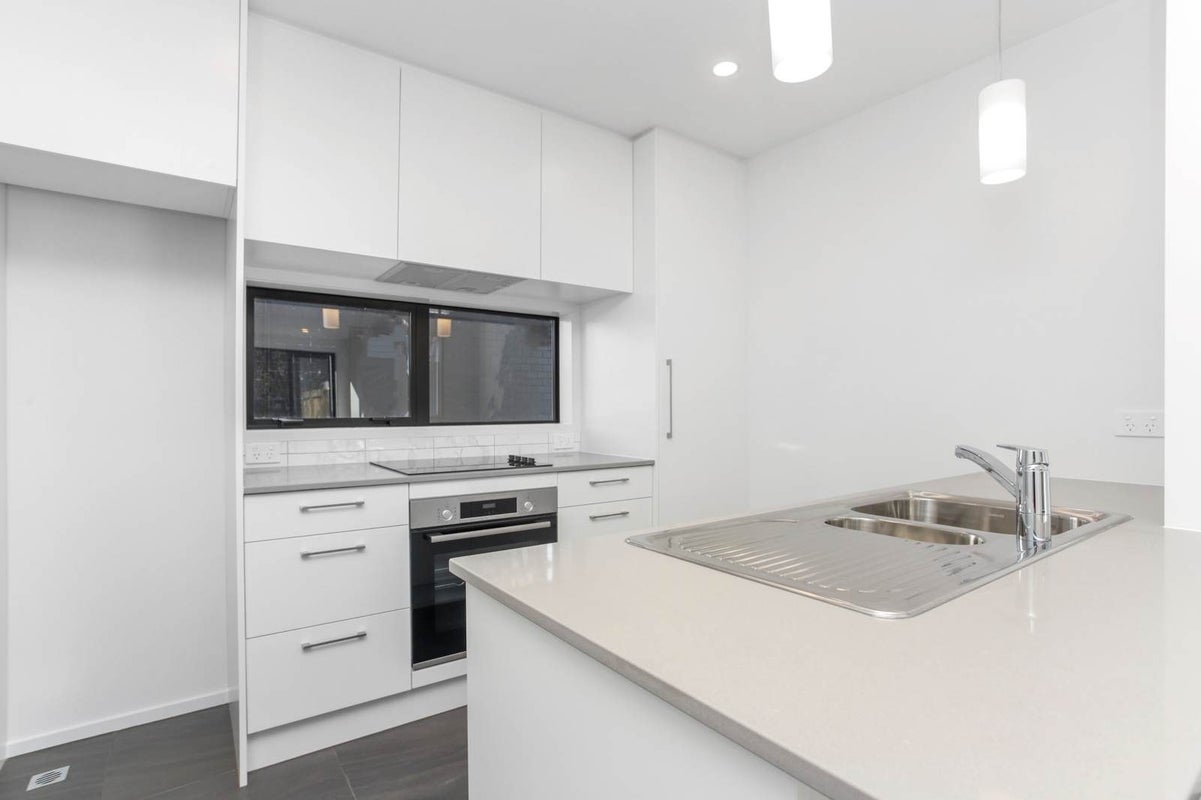 4/10 Shamrock Lane, Te Atatu Peninsula, Auckland - Carousel 2