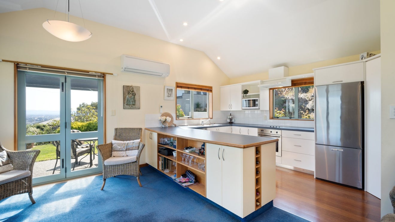 190 Cannon Hill Crescent, Mount Pleasant, Christchurch - Carousel 2