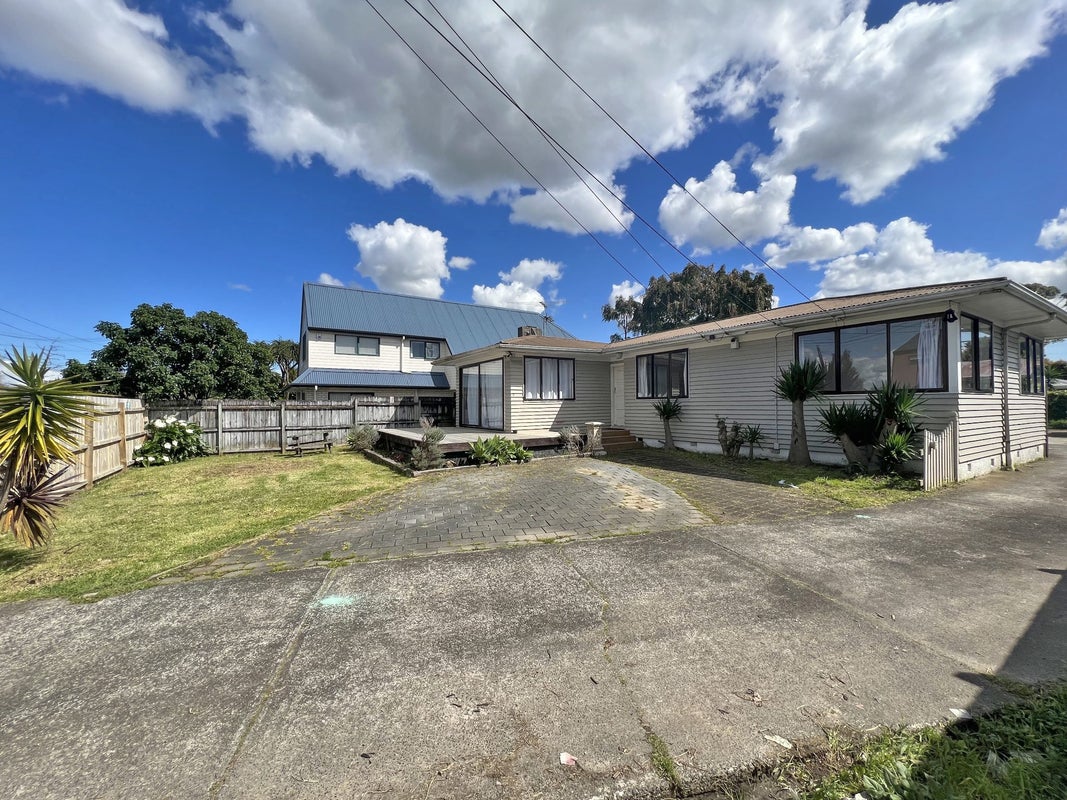 11 Tiraumea Drive, Pakuranga, Auckland - Carousel 1