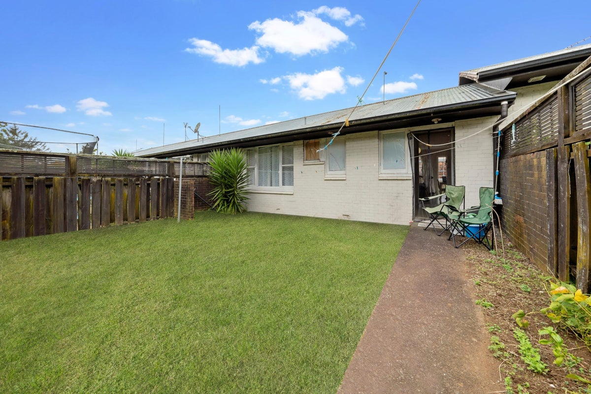63C Owairaka Avenue, Mount Albert, Auckland - Carousel 2