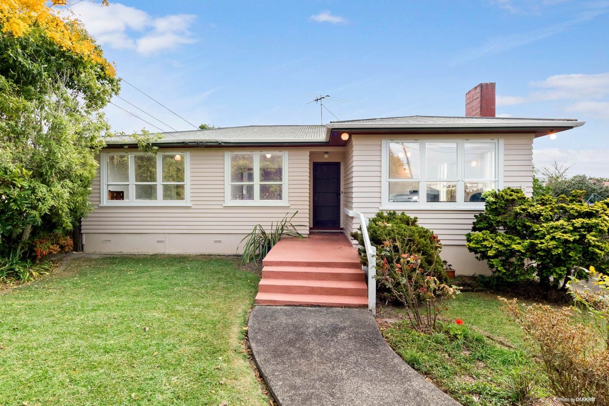 1 Bamboo Grove, Kelston, Auckland - Carousel 2