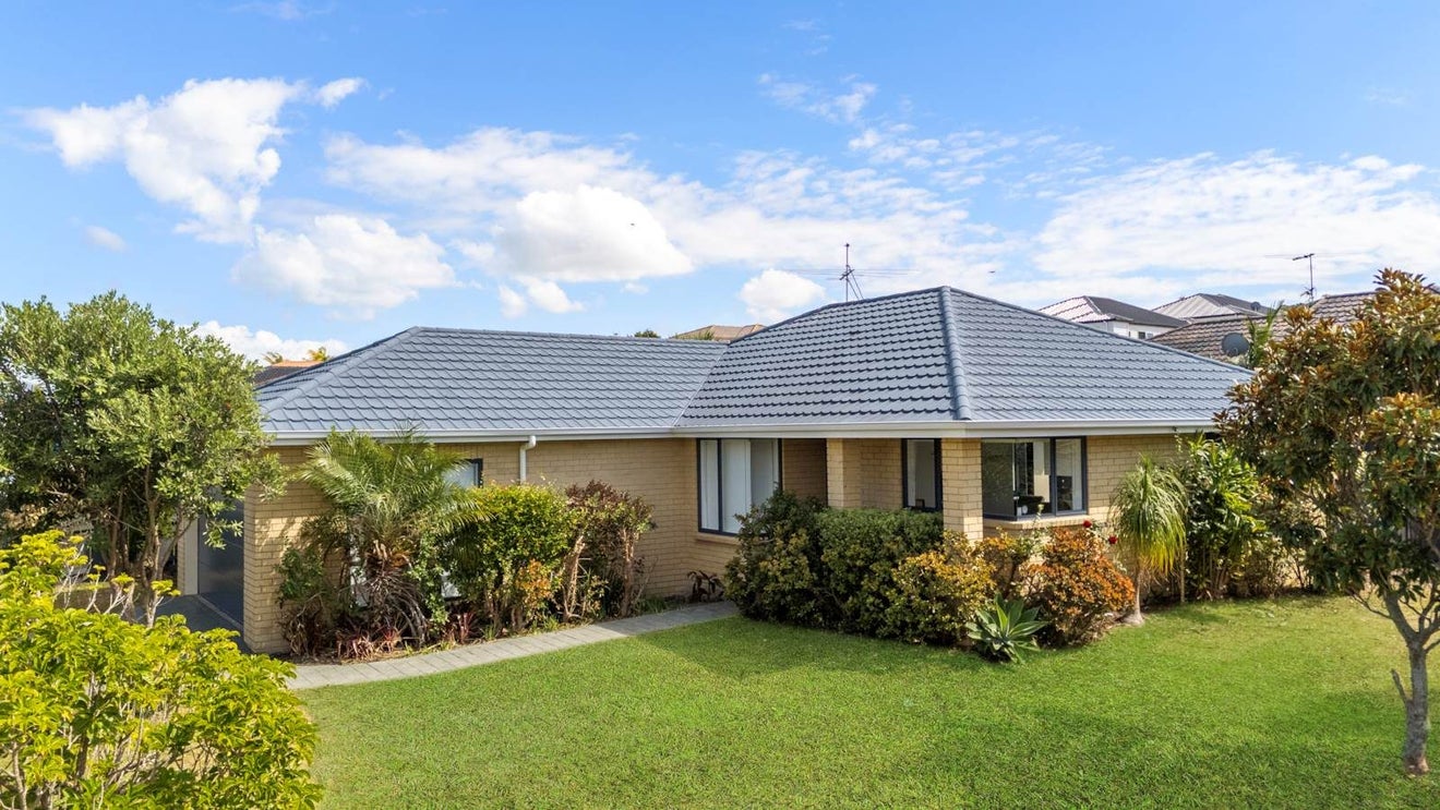 1 Eloise Place, Clendon Park, Auckland - Carousel 2