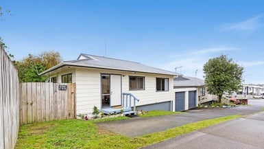 2/205 Mahia Road, Wattle Downs, Auckland - Carousel 1