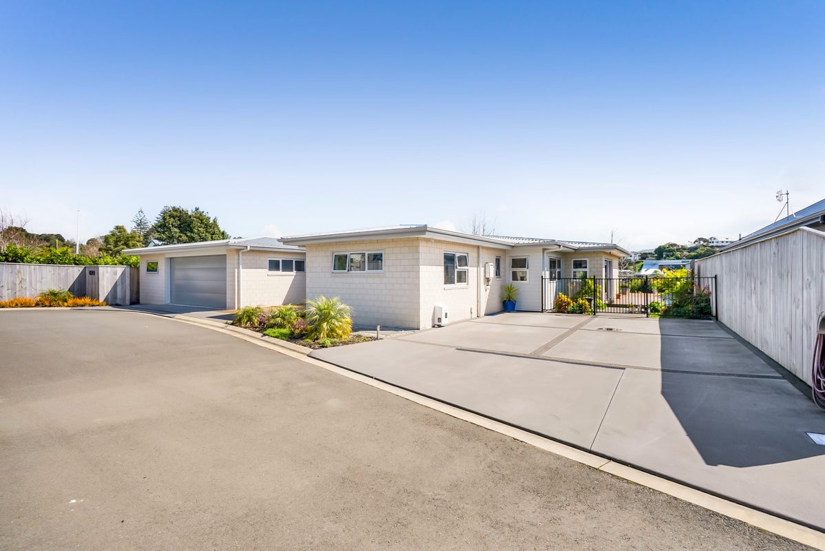 1/20B Gordon Street, Glen Avon, New Plymouth - Carousel 1
