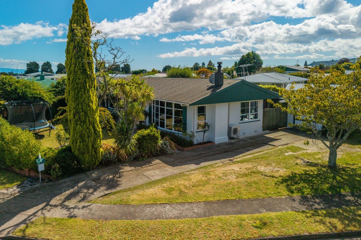 13 Keats Crescent, Stoke, Nelson - Carousel 2