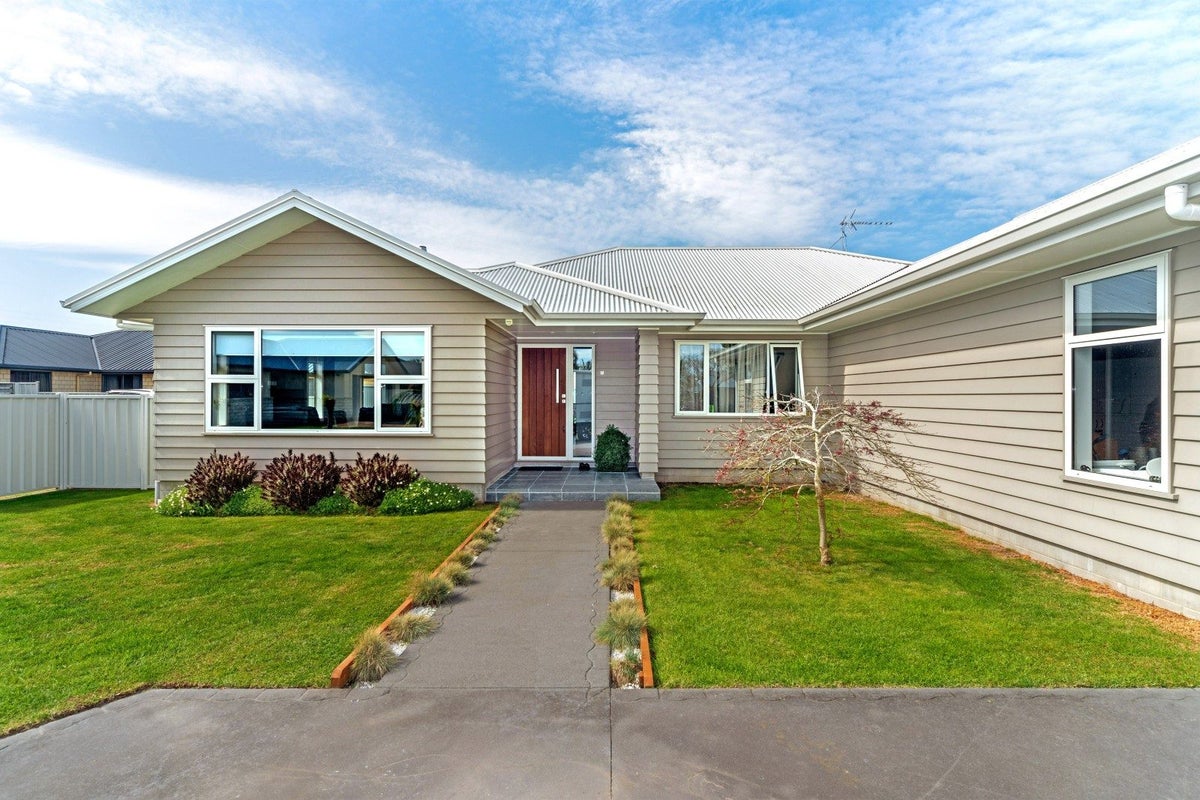 25 Pohutukawa Grove, Lytton West, Gisborne - Carousel 27
