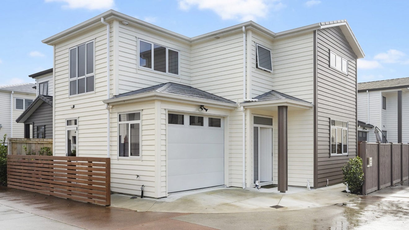 8 Karakia Lane, Hillsborough, Auckland - Carousel 1