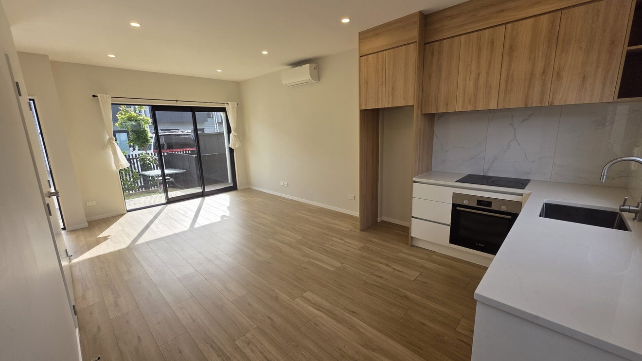 5/1 Holland Avenue, Point England, Auckland - Carousel 2