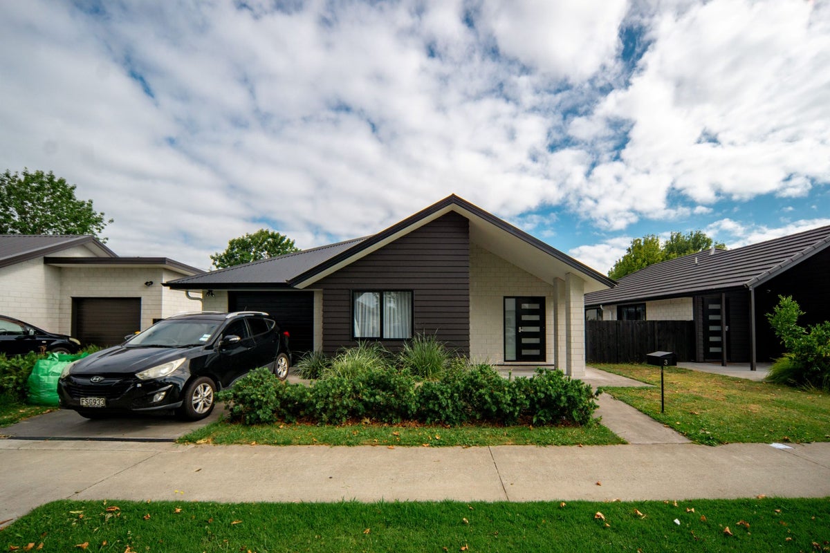 3 Cassidy Street, Hamilton East, Hamilton - Carousel 2