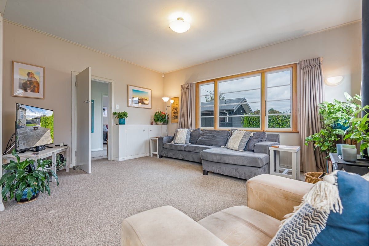 8 Graham Place, West End, Palmerston North - Carousel 2