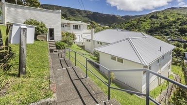 16 Spencer Street, Crofton Downs, Wellington - Carousel 1