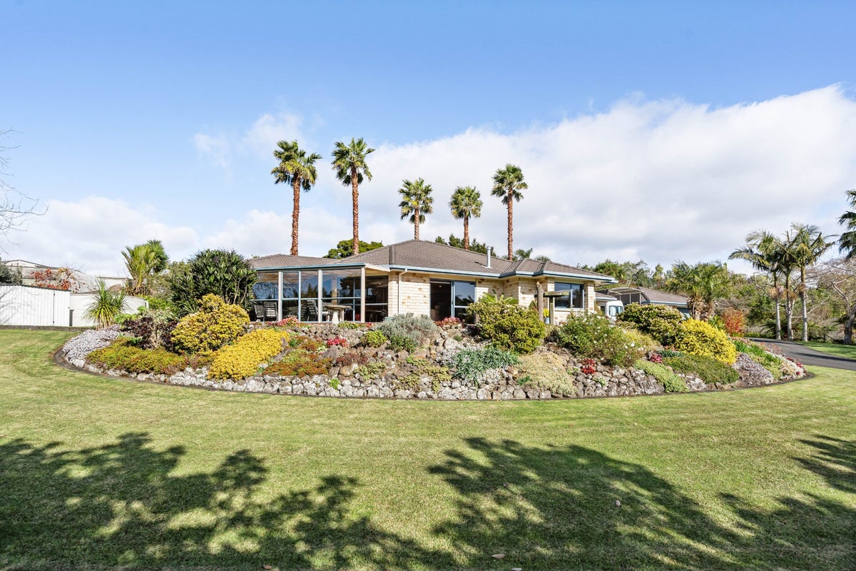 19 Stoneybrook Lane, Kamo, Whangarei - Carousel 1