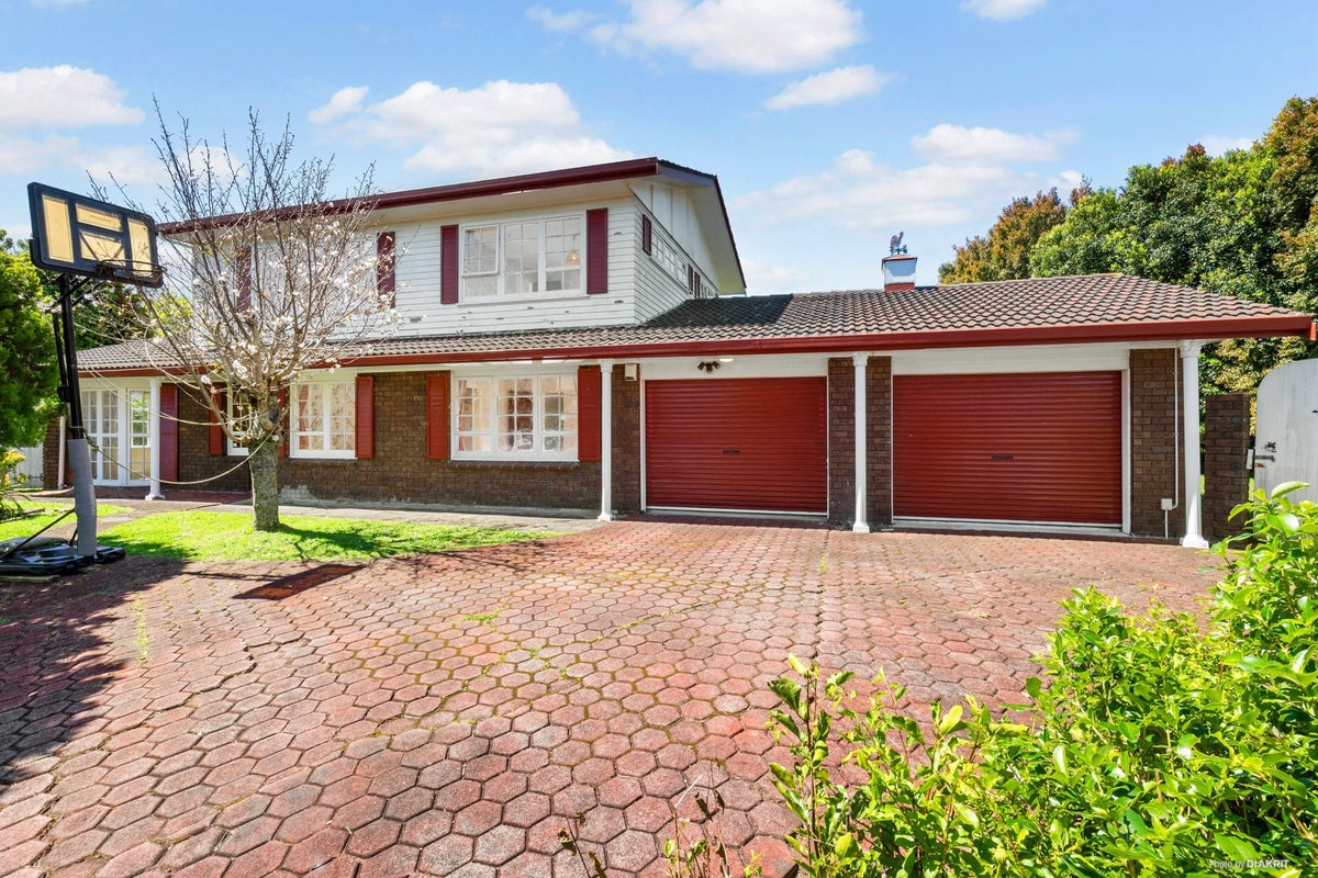 5 Diosma Place, Botany Downs, Auckland - Carousel 2