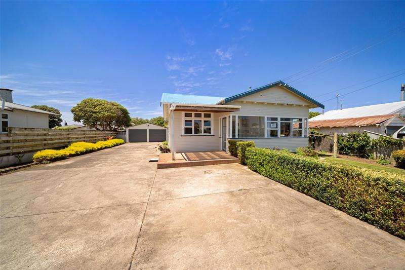 20 Caledonia Street, Hawera - Carousel 1