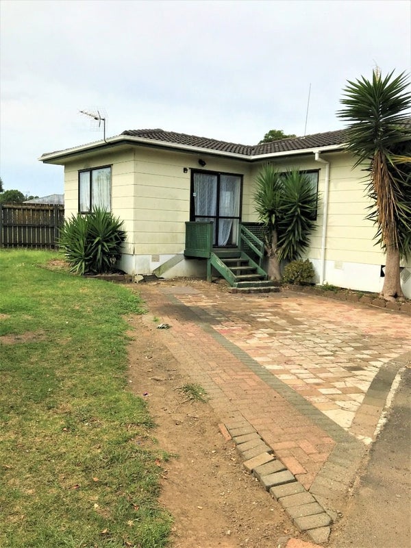 4 Dungarvon Place, Clendon Park, Auckland - Carousel 1