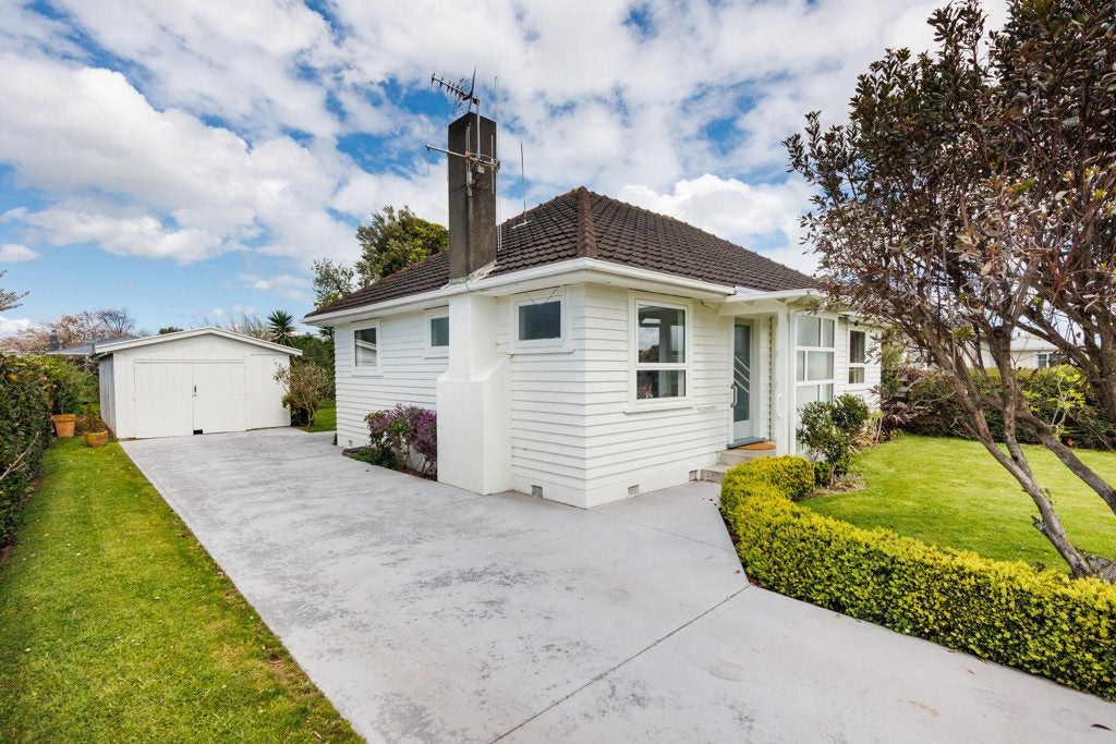 67 Guy Avenue, Takaro, Palmerston North - Carousel 2