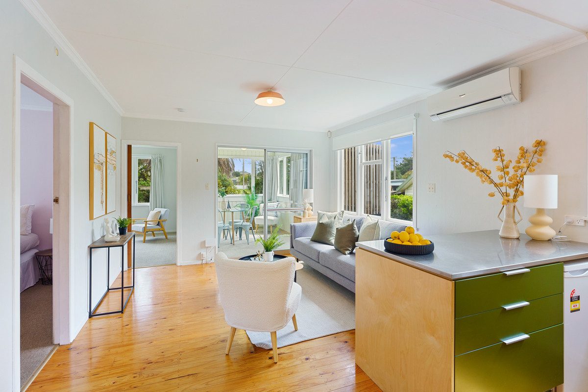 8 The Avenue, Otaki Beach, Otaki - Carousel 1