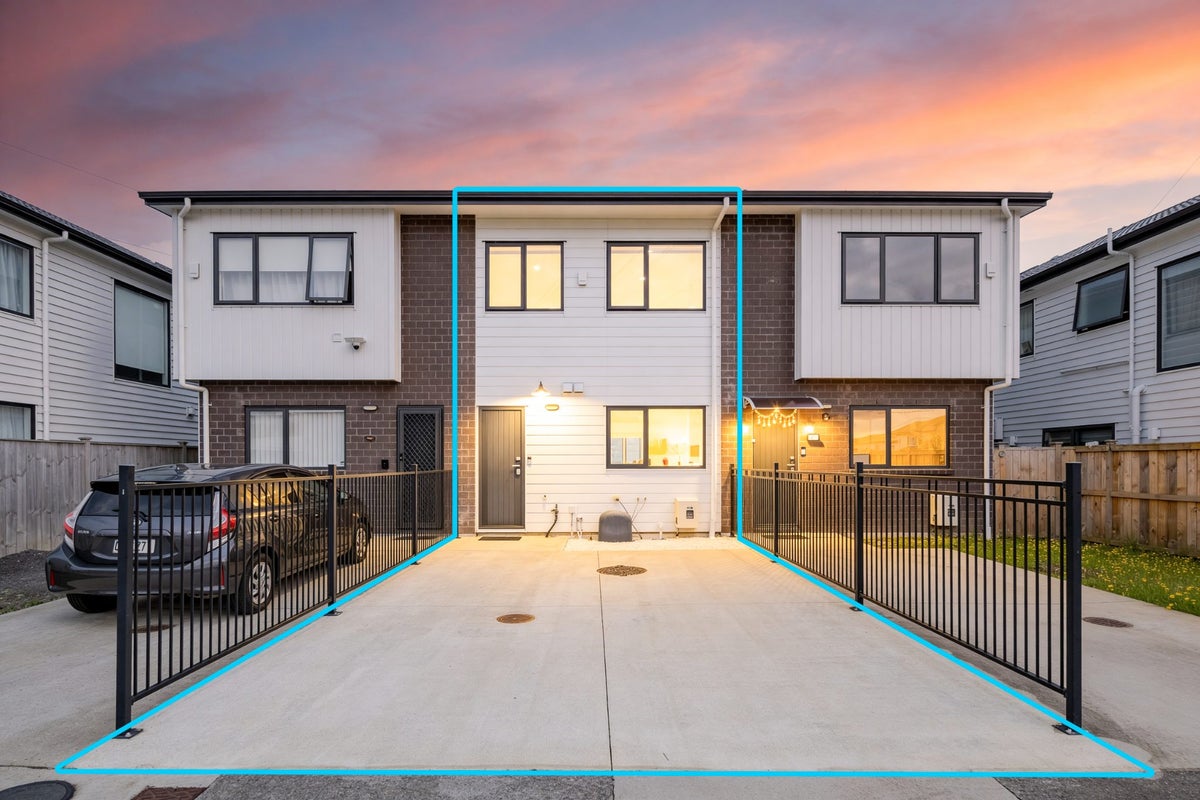 42E Donegal Park Drive, Flat Bush, Auckland - Carousel 1