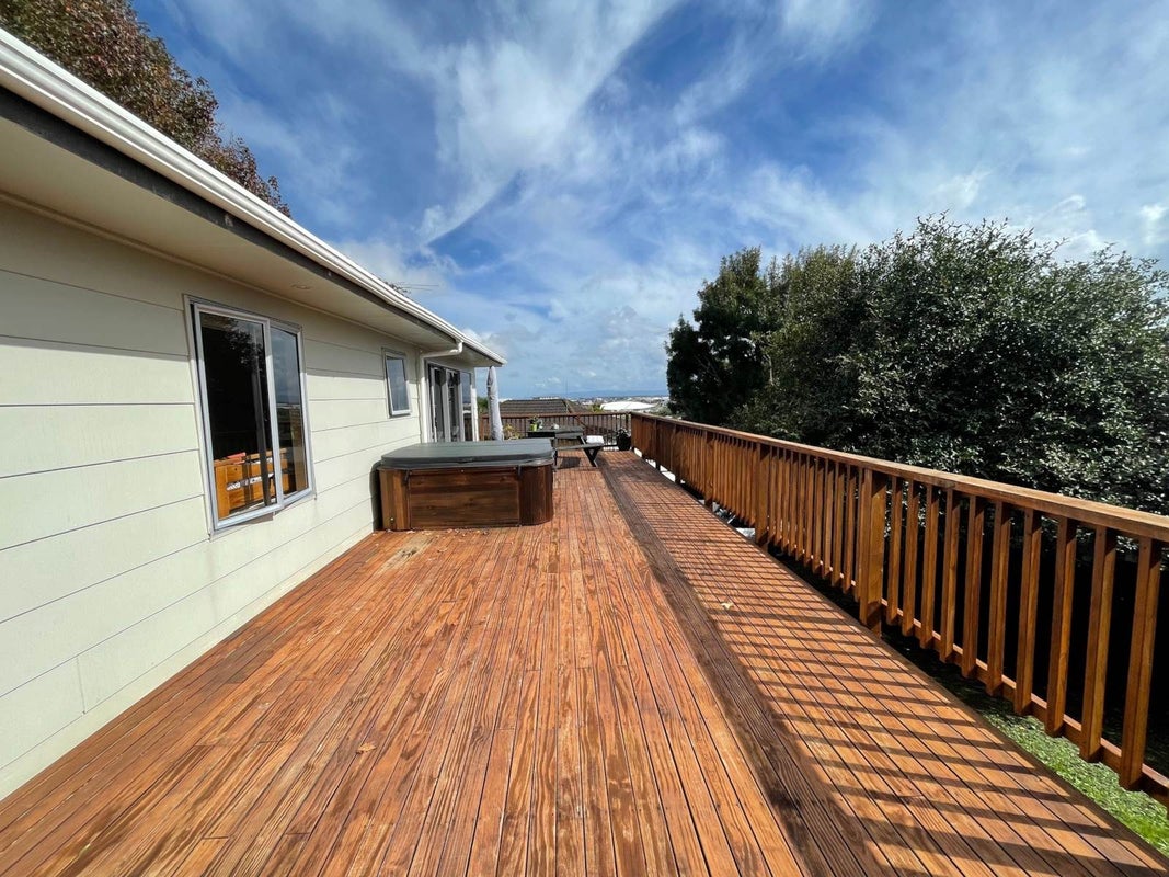 42 Banyan Drive, Totara Heights, Auckland - Carousel 2