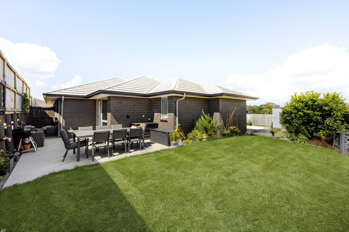 2/36 Ladeira Place, Fitzroy, Hamilton - Carousel 1