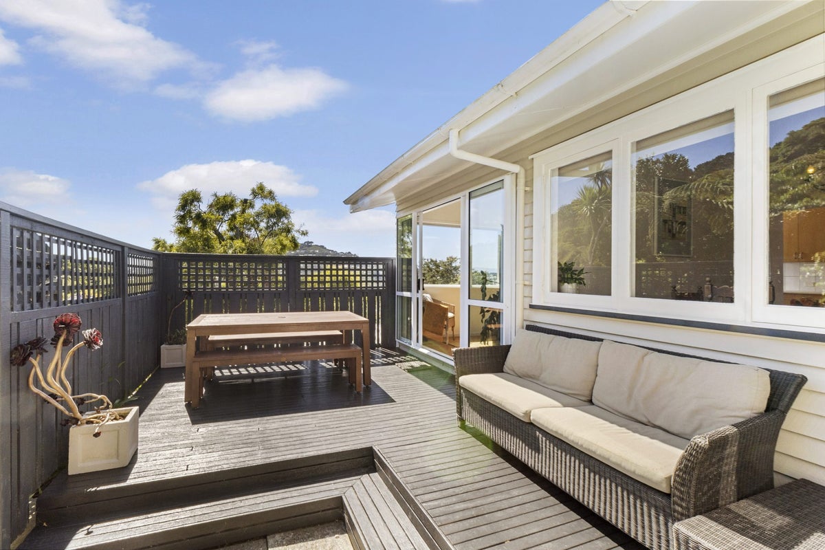 58 Homewood Crescent, Karori, Wellington - Carousel 2