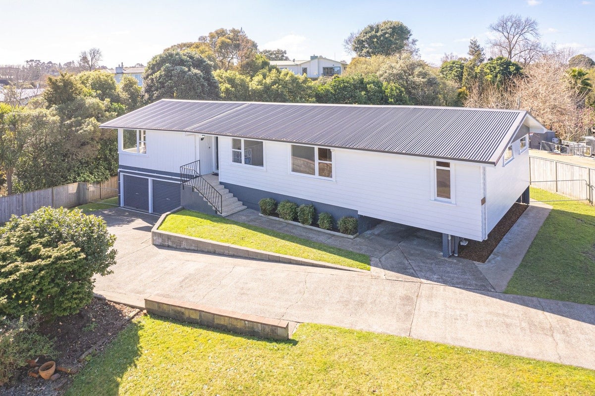 22 Tregarth Street, Saint Johns Hill, Whanganui - Carousel 1