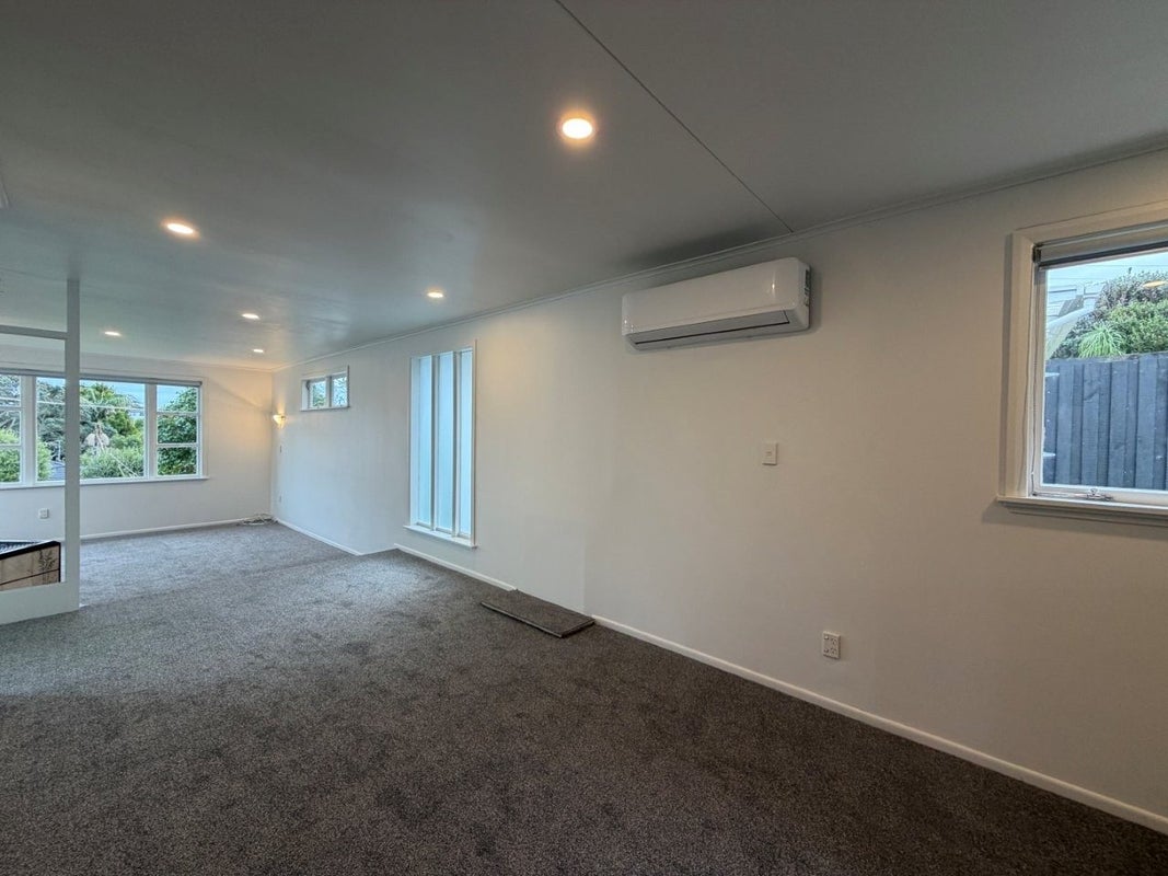 12 Eaton Road, Hillsborough, Auckland - Carousel 1