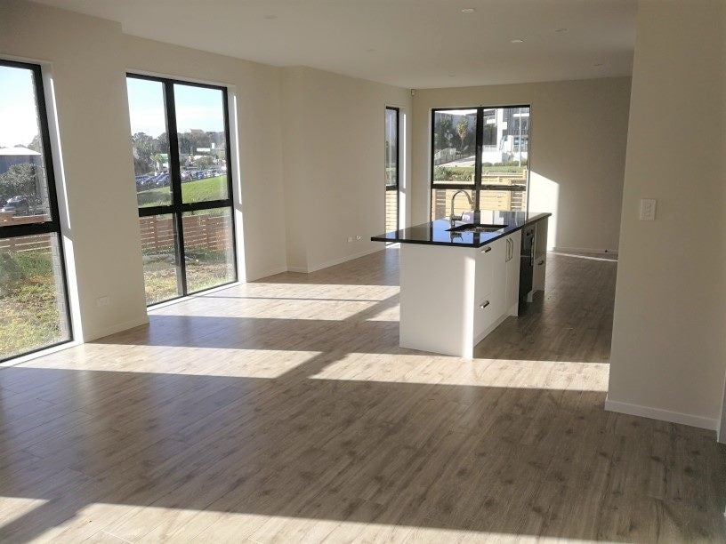 14 Seafarer Crescent, Stanmore Bay, Whangaparaoa - Carousel 2