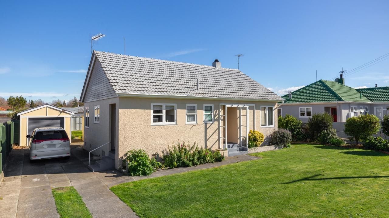 35 Hutcheson Street, Mayfield, Blenheim - Carousel 1