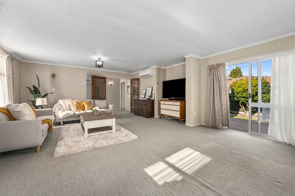 24 Henry Street, Ebdentown, Upper Hutt - Carousel 2
