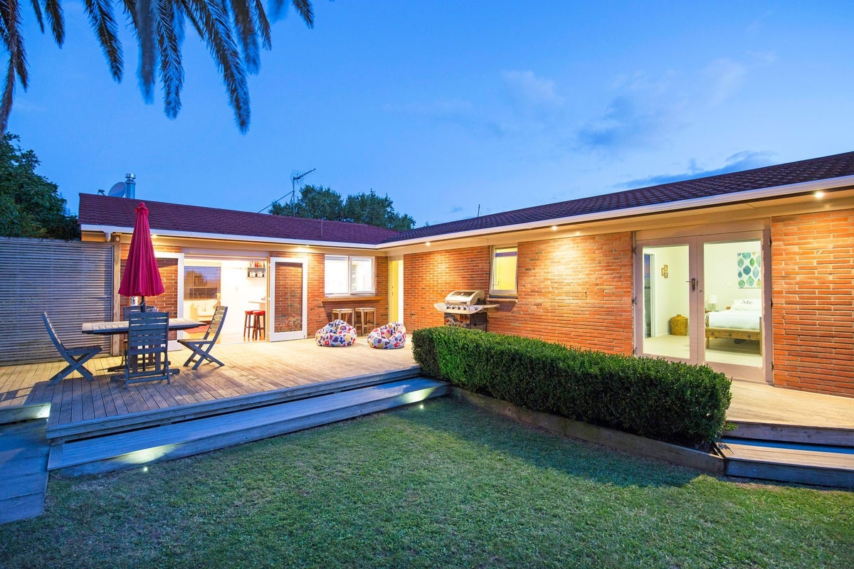 3 Blue Gum Rise, Sunnyhills, Auckland - Carousel 2