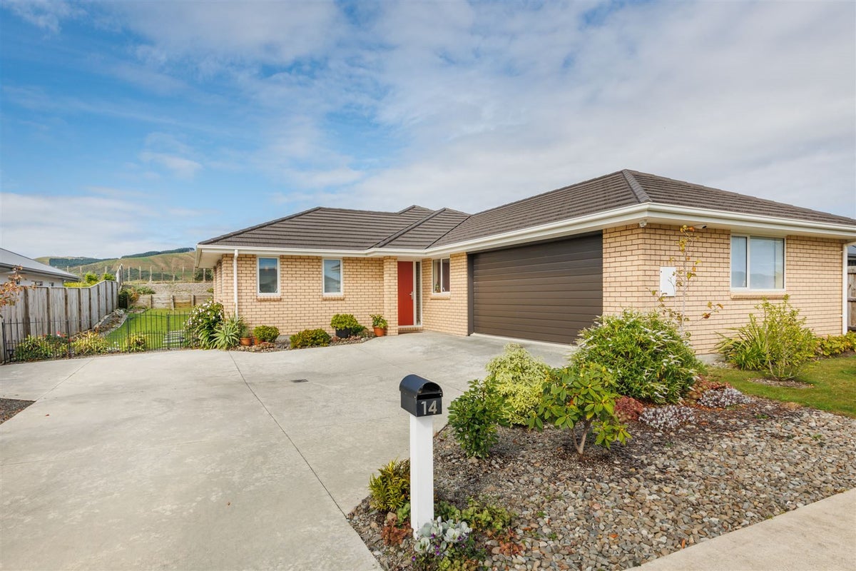 14 Atlantic Drive, Fitzherbert, Palmerston North - Carousel 1